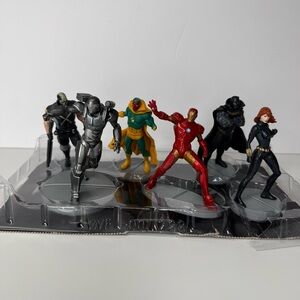 DISNEY STORE MARVEL AVENGERS 6-
PC Figure Play Set